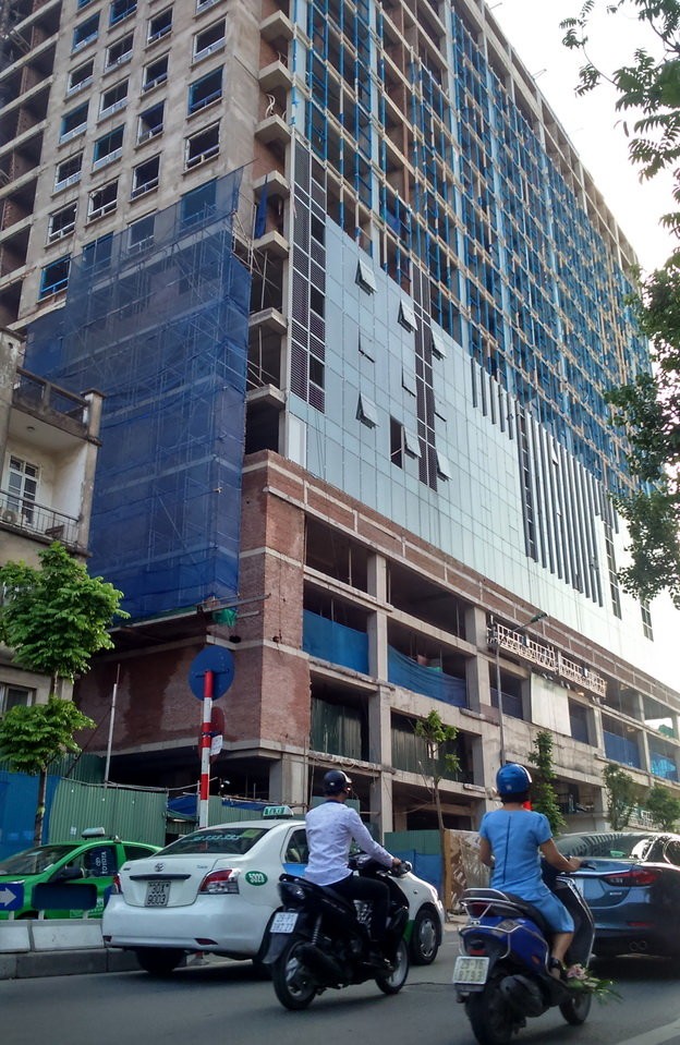 Cao ốc xây 19 tầng trong khi giấy phép chỉ cấp 18 tầng - Ảnh: Nam Trần