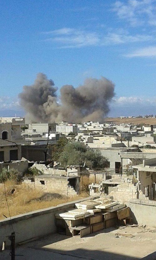 Nóng: Clip máy bay Su-24 của Nga dội bom IS ở Syria ảnh 2