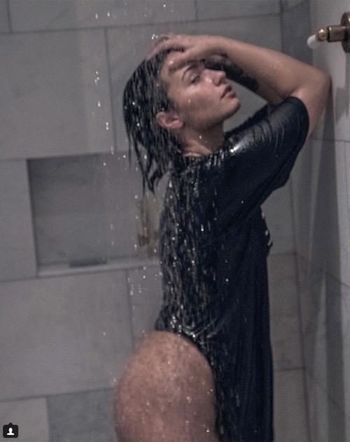 Ca sĩ Demi Lovato 'nóng' với loạt ảnh khỏa thân trong phòng tắm - ảnh 2