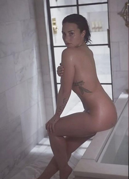 Ca sĩ Demi Lovato 'nóng' với loạt ảnh khỏa thân trong phòng tắm - ảnh 3