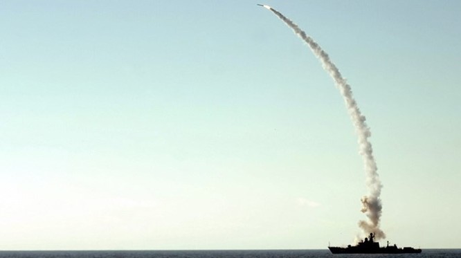 Clip trên tàu chiến lớp Gepard phóng tên lửa Klub diệt IS ở Syria ảnh 2