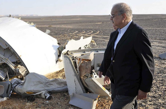 Clip Cận cảnh hiện trường vụ tai nạn máy bay thảm khốc ở Ai Cập ảnh 1