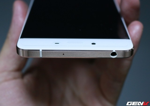 Cận cảnh OnePlus X vàng hồng đẹp như tranh vẽ đầu tiên trên thế giới ảnh 8