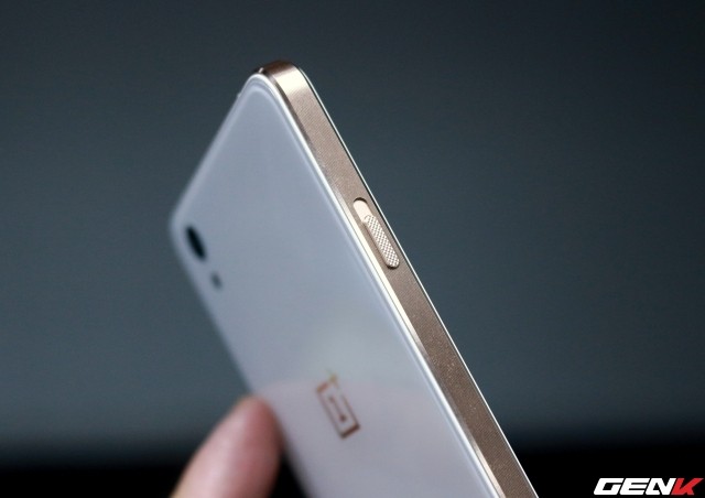Cận cảnh OnePlus X vàng hồng đẹp như tranh vẽ đầu tiên trên thế giới ảnh 10