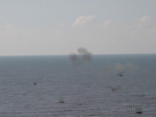 Diễn tập quân sự: Chống các tàu trang bị vũ khí hạng nặng đổ bộ từ biển ảnh 9