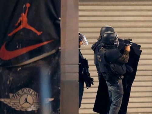 Đấu súng dữ dội ở ngoại ô Paris, tiêu diệt 3 nghi phạm khủng bố ảnh 7