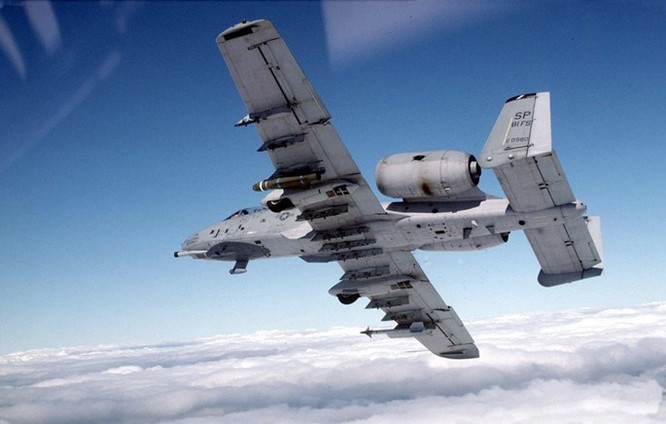 Uy lực khẩu pháo 7 nòng trên máy bay A-10 Thunderbolt ảnh 6
