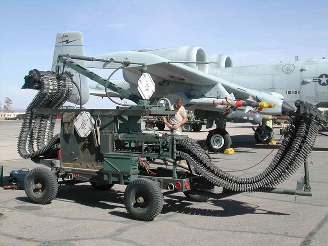 Uy lực khẩu pháo 7 nòng trên máy bay A-10 Thunderbolt ảnh 5