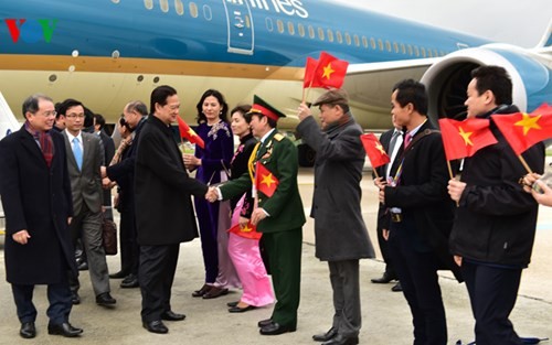 Hình ảnh Thủ tướng Nguyễn Tấn Dũng tới Paris ảnh 3