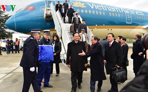 Hình ảnh Thủ tướng Nguyễn Tấn Dũng tới Paris ảnh 4