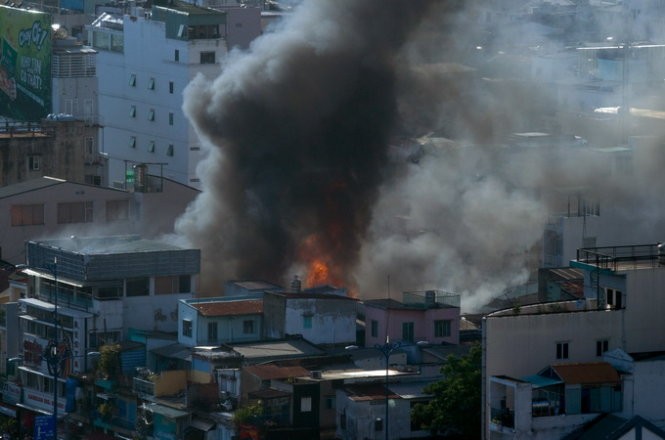 Cháy nhiều nhà ở trung tâm Sài Gòn ảnh 3
