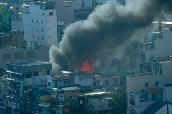 Cháy nhiều nhà ở trung tâm Sài Gòn ảnh 4