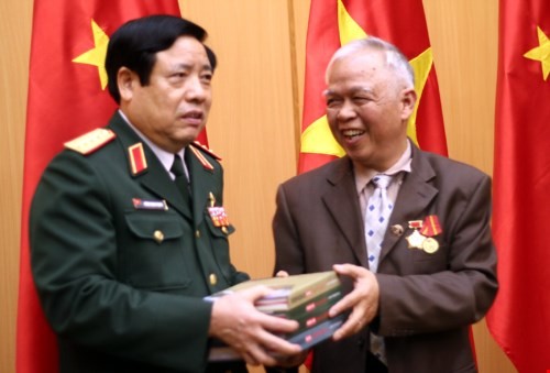 Bộ trưởng Quốc phòng Phùng Quang Thanh: "Mong được tiếp nhiều cựu binh Trung Quốc" ảnh 2