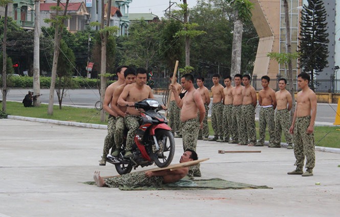 Mục kích đặc công Việt Nam diễn tập chống khủng bố ảnh 17