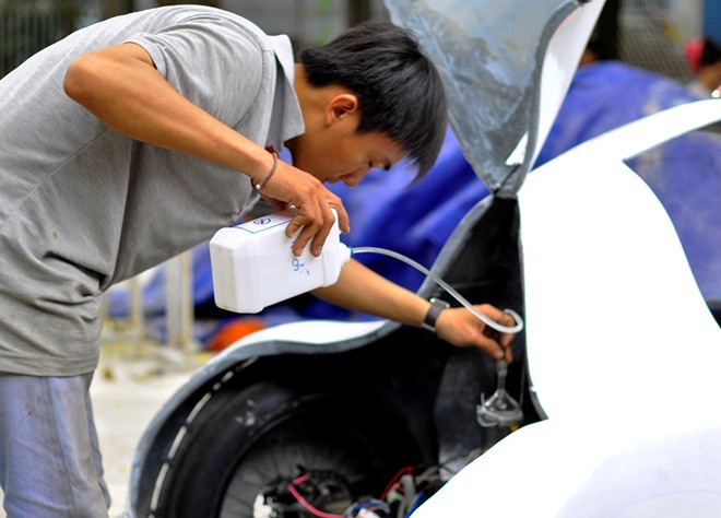 Sinh viên Đồng Nai chế tạo xe chạy 200 km chỉ hết 1 lít cồn ảnh 6