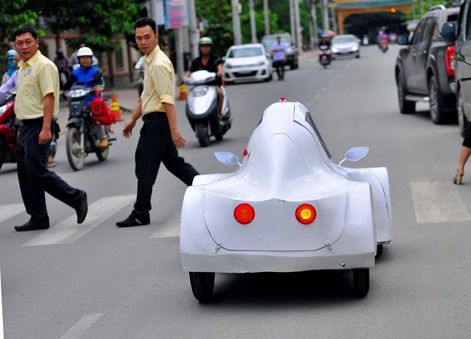 Sinh viên Đồng Nai chế tạo xe chạy 200 km chỉ hết 1 lít cồn ảnh 12