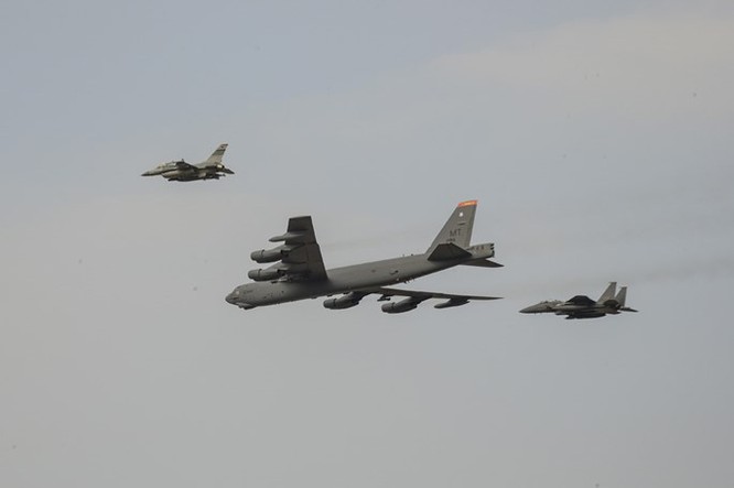Xem video clip B-52 Mỹ bay cực thấp răn đe Triều Tiên ảnh 3