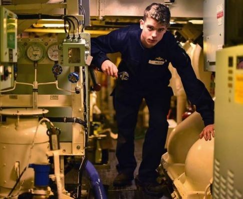 Video cuộc sống kỷ luật nghiêm ngặt trên tàu ngầm hạt nhân Anh ảnh 1