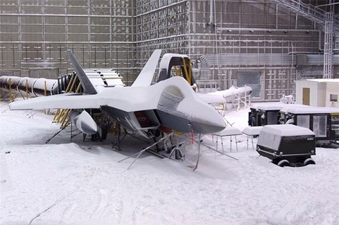 Video Mỹ thử nghiệm máy bay đảm bảo khả năng chịu được bão tuyết, nắng nóng ảnh 2