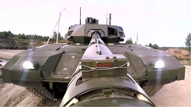 Clip độc về siêu tăng Armata của Nga điều khiển bằng màn hình cảm ứng ảnh 4