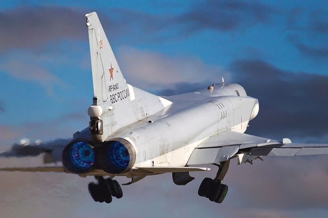 Nga công bố clip oanh tạc cơ Tu-22M3 dội bom ở Syria ảnh 1