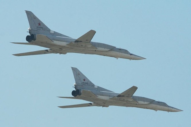 Nga công bố clip oanh tạc cơ Tu-22M3 dội bom ở Syria ảnh 2