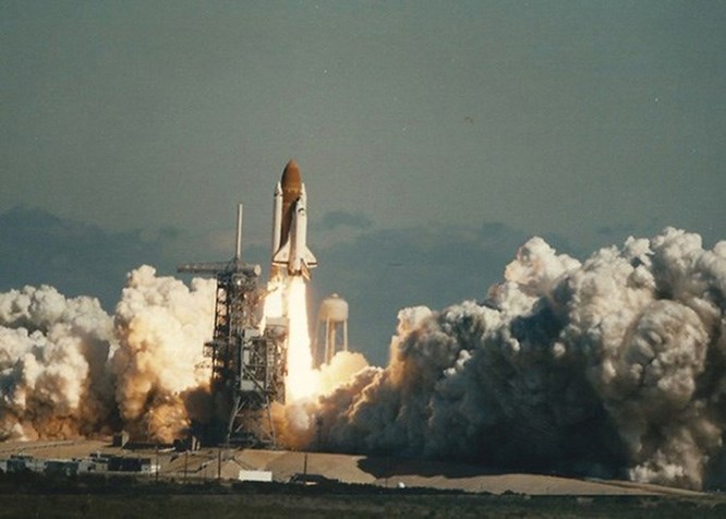 Video Khoảnh khắc tàu con thoi Challenger phát nổ 30 năm trước ảnh 2