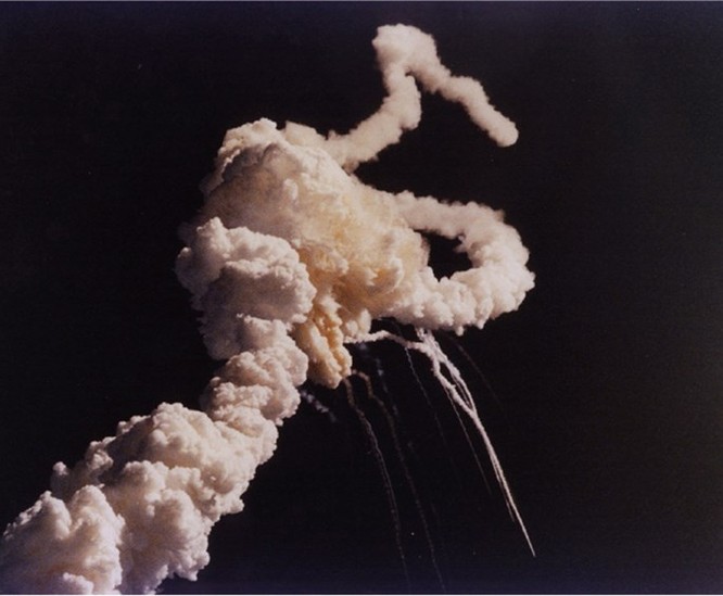 Video Khoảnh khắc tàu con thoi Challenger phát nổ 30 năm trước ảnh 3