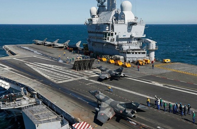 "Đột nhập" bên trong tàu sân bay Pháp không kích IS ảnh 7