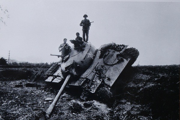 Xe tăng Trung Quốc bị bắn cháy trong cuộc chiến biên giới 1979 