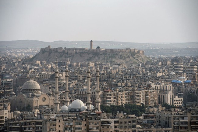 Cuộc sống trong làn đạn ở Aleppo ảnh 1