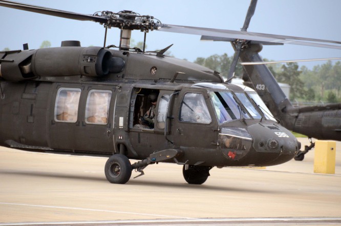 Video Uy lực đáng sợ trực thăng “diều hâu đen” UH-60 của Mỹ ảnh 5