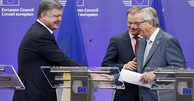 Ukraine "hết cửa” gia nhập EU, NATO ảnh 1