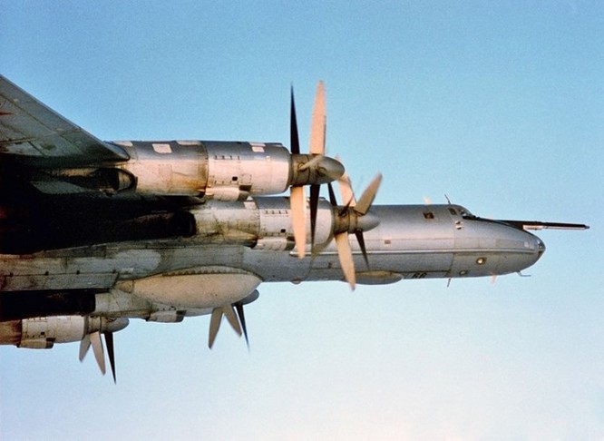 Video Máy bay săn ngầm Nga tuần tra Biển Đông ảnh 2