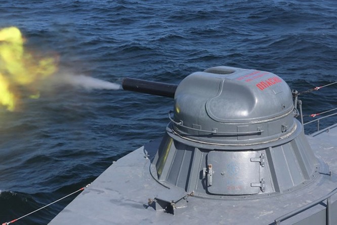 Video tàu đổ bộ đệm khí ‘khủng’ của Nga vừa chạy vừa bắn ảnh 5