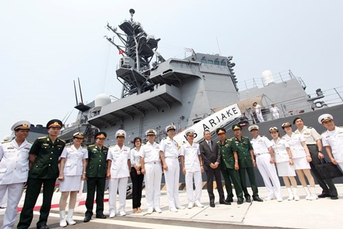 Hải quân Việt Nam đón 2 tàu hộ vệ Hải quân Nhật Bản tại Cảng Cam Ranh ảnh 10