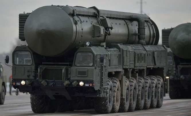 Đoàn xe chở tên lửa đạn đạo Topol-M (Nguồn: Sputnik) 