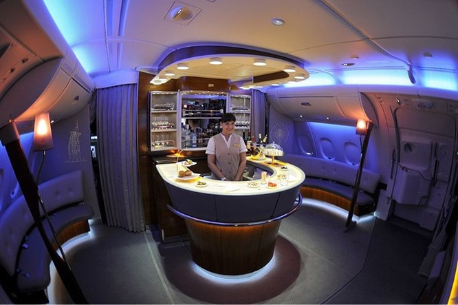 Video Emirates, hãng sở hữu máy bay khổng lồ A380 nhiều nhất thế giới ảnh 1