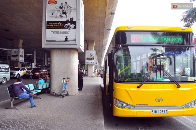 Xe buýt "5 sao" ở sân bay Tân Sơn Nhất: Tây khen, ta... chê? ảnh 1