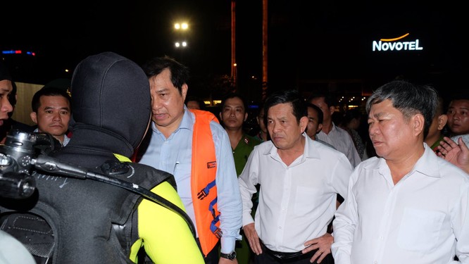 Chủ tịch UBND Đà Nẵng chỉ đạo cứu nạn vụ chìm tàu