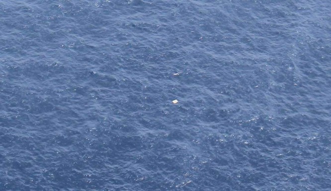 Hình ảnh cuối của máy bay CASA 212 trước khi lao xuống biển ảnh 1