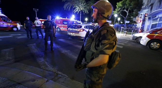 Tấn công khủng bố kinh hoàng tại Nice, ít nhất 73 người chết ảnh 1