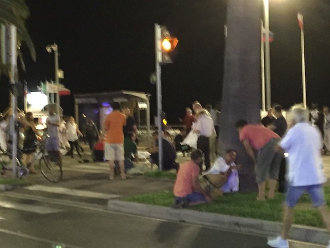 Tấn công khủng bố kinh hoàng tại Nice, ít nhất 73 người chết ảnh 3