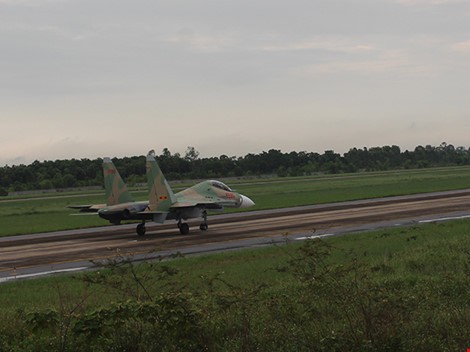 Tiêm kích Su-30MK2 và máy bay Casa 212 đã cất cánh trở lại ảnh 3