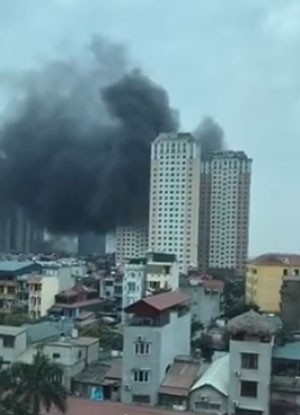 Hà Nội: Cháy lớn tại bể bơi lọt giữa 3 tòa chung cư Xa La ảnh 3