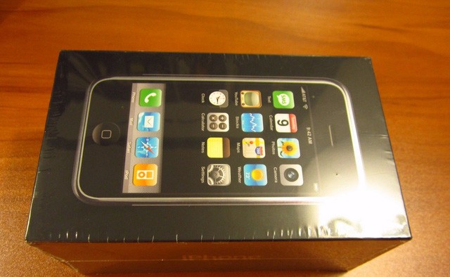 Xuất hiện iPhone đời đầu, còn nguyên seal được bán với giá 22.000 USD ảnh 5