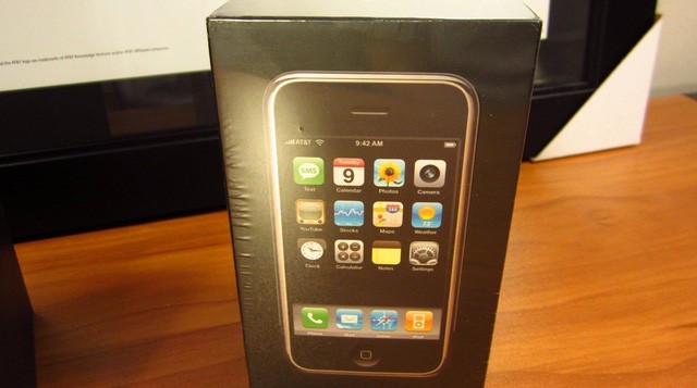 Xuất hiện iPhone đời đầu, còn nguyên seal được bán với giá 22.000 USD ảnh 6