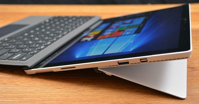 Những thông tin đầu tiên về chiếc máy tính bảng lai laptop Surface Pro 5 ảnh 3