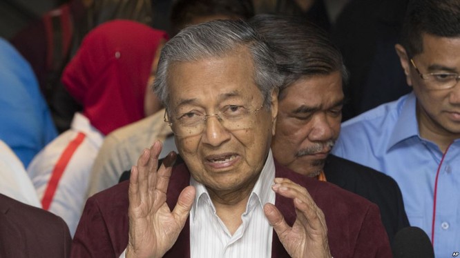 Malaysia có “tân” thủ tướng già nhất thế giới, 92 tuổi ảnh 1