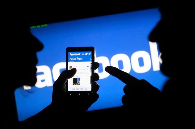 Facebook hiện có hơn 2 tỷ người dùng hoạt động mỗi tháng. Ảnh: Reuters